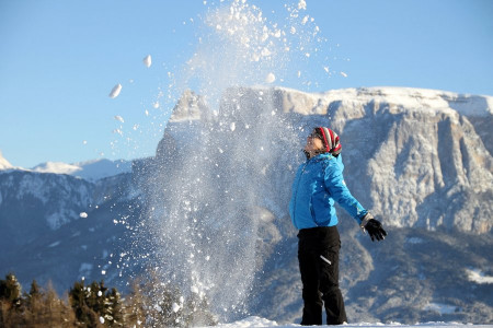 Schnee, Sonne, Bauernhof