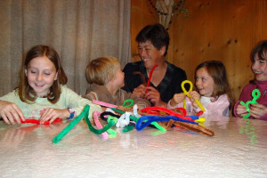 Ein Spaß für alle Kinder - Basteln mit Bäuerin Margit!