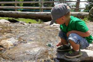 Die Natur bietet den schönsten Spielplatz.